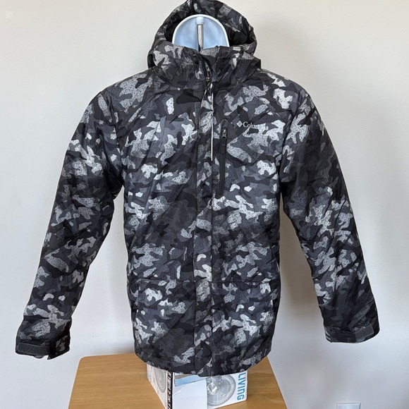 Columbia Black and Gray Camo Jacket Size Medium